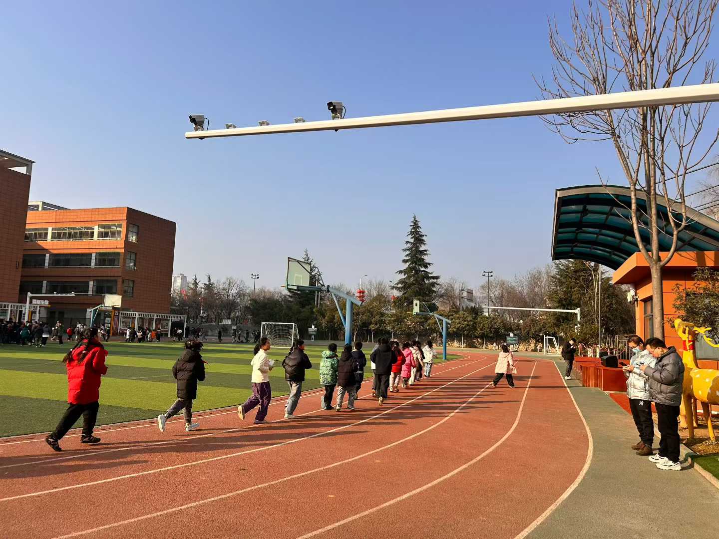 陕西省宝鸡高新第一小学 | 游戏化AI体育方案上线，课间十分钟变身“体能跃升黄金档”